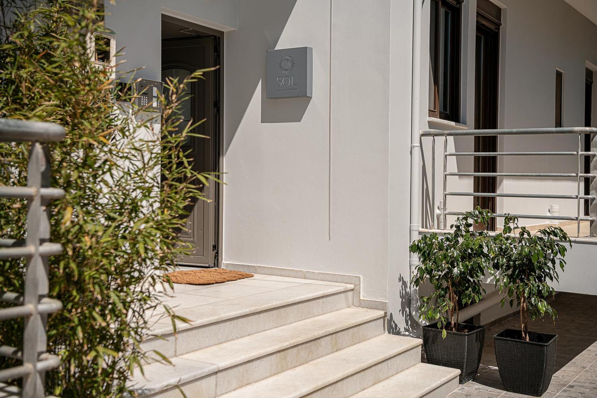 Sol Luxury Apartment - Close To The Beach With A Private Mini Pool La Canea Exterior foto